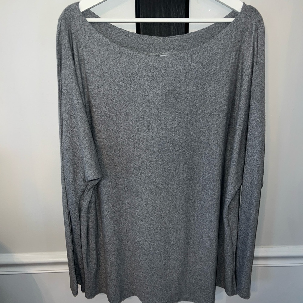 Elegant Women's Gray Scoop Neck Sweater